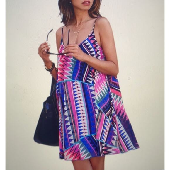 2/$15 Express Bold Geo Mini Dress V-Neck Sleeveless Size XS - Picture 1 of 11